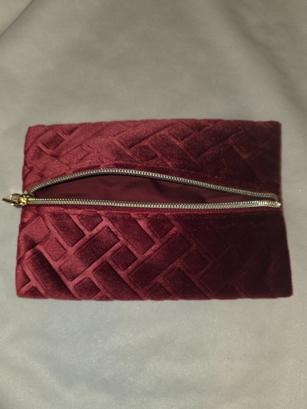 GUERLAIN Paris Small Red Velvet Autumn Pouch Gold Toned Zipper Burgundy Glam - Picture 7 of 9